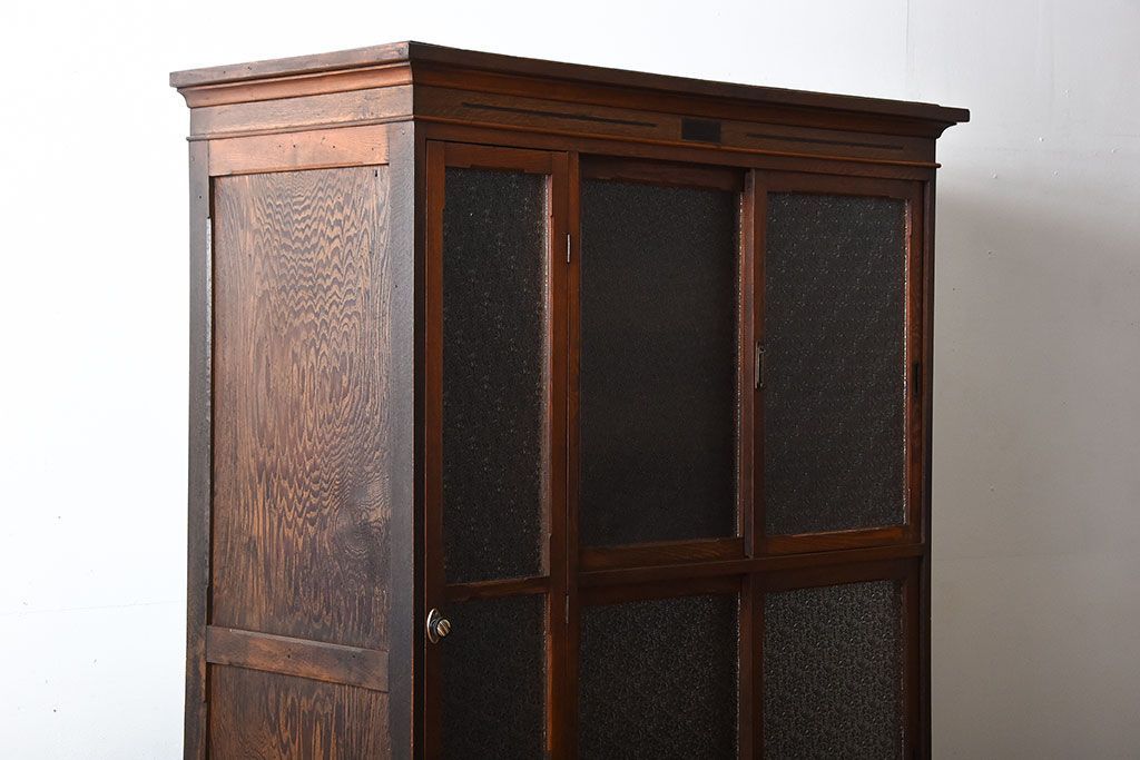 アンティーク家具　大正ロマン　ダイヤガラス入り!古い木製の大きな収納棚