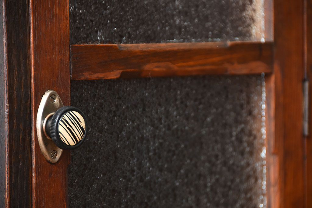 アンティーク家具　大正ロマン　ダイヤガラス入り!古い木製の大きな収納棚