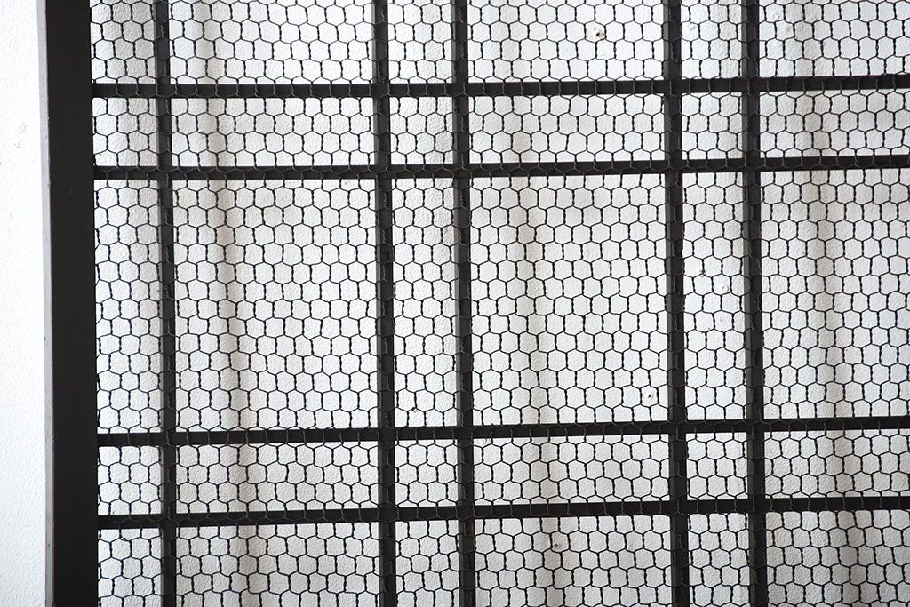 古民具・骨董　亀甲金網付き格子戸2枚セット