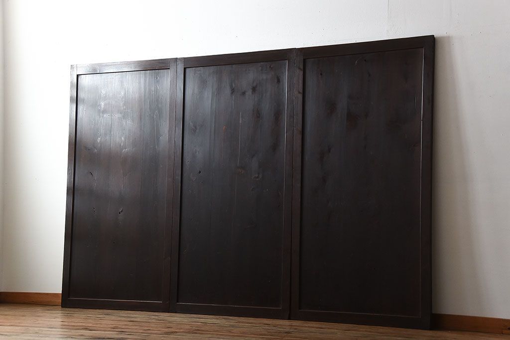 古民具・骨董　重厚な古い木製のアンティーク板戸3枚セット