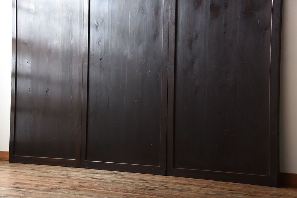 古民具・骨董　重厚な古い木製のアンティーク板戸3枚セット