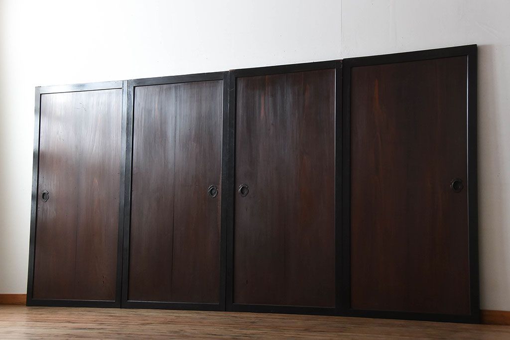 古民具・骨董　取っ手金具が作りの凝った板戸4枚セット(帯戸)