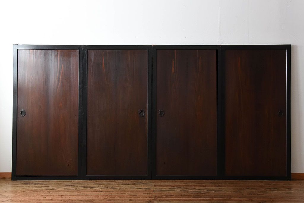 古民具・骨董　取っ手金具が作りの凝った板戸4枚セット(帯戸)