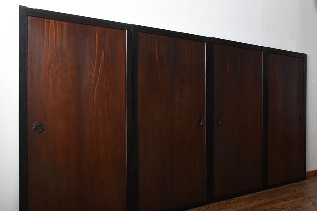 古民具・骨董　取っ手金具が作りの凝った板戸4枚セット(帯戸)