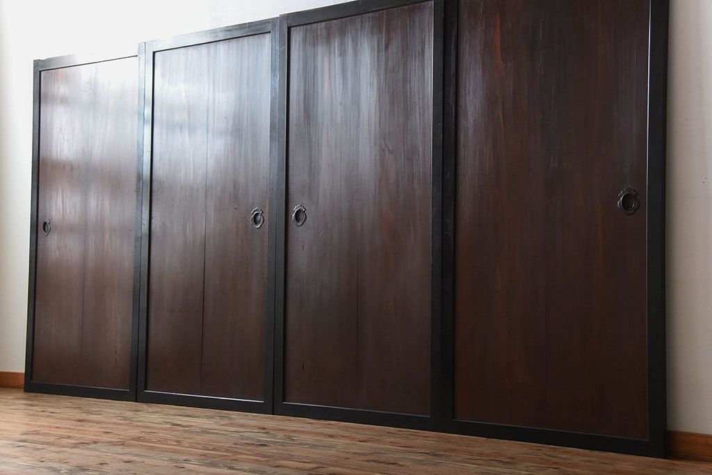 古民具・骨董　取っ手金具が作りの凝った板戸4枚セット(帯戸)