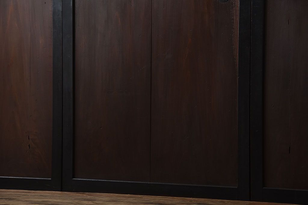 古民具・骨董　取っ手金具が作りの凝った板戸4枚セット(帯戸)