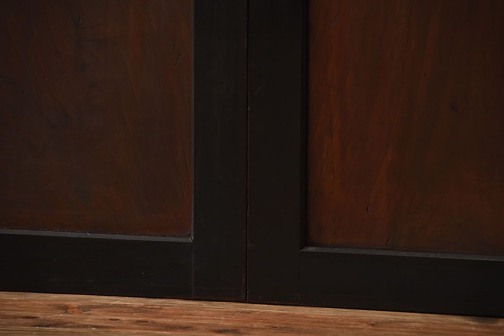 古民具・骨董　取っ手金具が作りの凝った板戸4枚セット(帯戸)