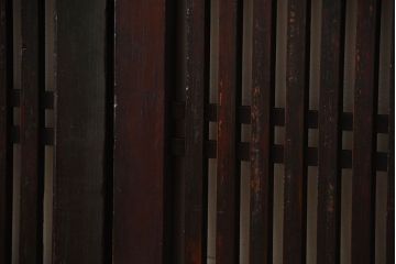 古民具・骨董　古い木が味わい深いアンティーク格子帯戸4枚セット