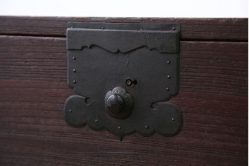 アンティーク家具　和製アンティーク　シンプルな金具の桐箪笥ローボード(桐たんす)