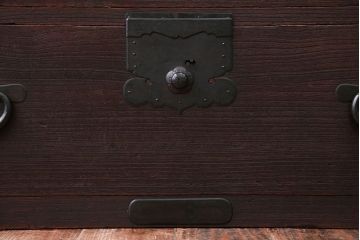 アンティーク家具　和製アンティーク　シンプルな金具の桐箪笥ローボード(桐たんす)