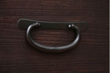 アンティーク家具　和製アンティーク　シンプルな金具の桐箪笥ローボード(桐たんす)