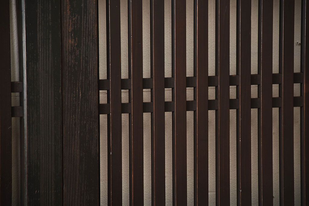 古民具・骨董　深い色味が風味溢れるアンティーク格子帯戸4枚セット(1)