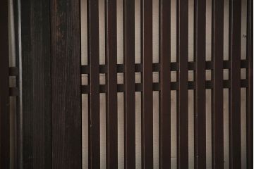 古民具・骨董　深い色味が風味溢れるアンティーク格子帯戸4枚セット(1)