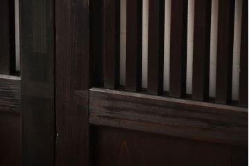 古民具・骨董　深い色味が風味溢れるアンティーク格子帯戸4枚セット(1)