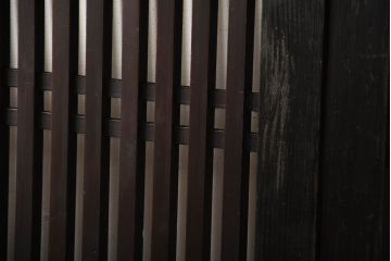 古民具・骨董　深い色味が風味溢れるアンティーク格子帯戸4枚セット(1)
