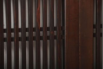 古民具・骨董　深い色味が風味溢れるアンティーク格子帯戸4枚セット(2)