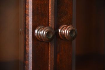 中古　北海道民芸家具　お洒落なカップボード