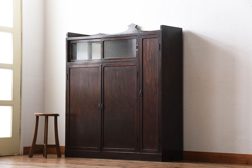 アンティーク家具　和製アンティーク　モールガラス入り!古い木製の大ぶりな収納棚