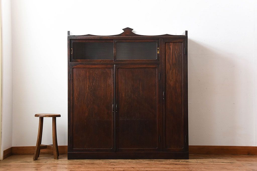 アンティーク家具　和製アンティーク　モールガラス入り!古い木製の大ぶりな収納棚