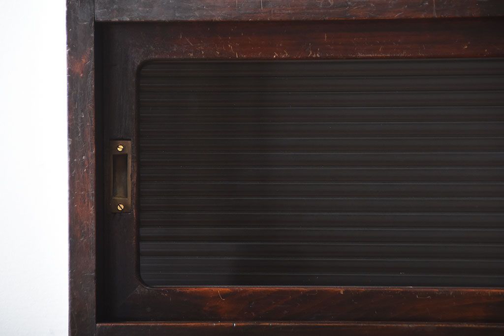 アンティーク家具　和製アンティーク　モールガラス入り!古い木製の大ぶりな収納棚