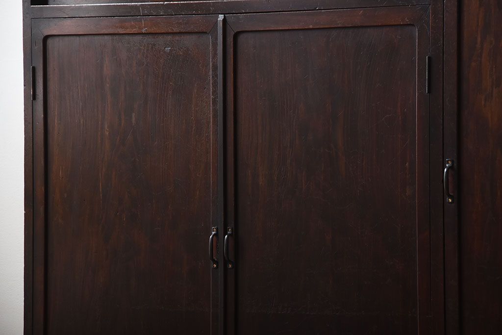 アンティーク家具　和製アンティーク　モールガラス入り!古い木製の大ぶりな収納棚