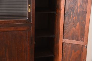 アンティーク家具　和製アンティーク　モールガラス入り!古い木製の大ぶりな収納棚
