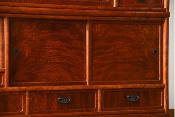 中古　特大サイズ!玉杢の極めて美しい最高級欅茶箪笥