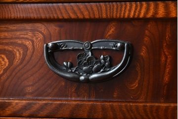 中古　特大サイズ!玉杢の極めて美しい最高級欅茶箪笥