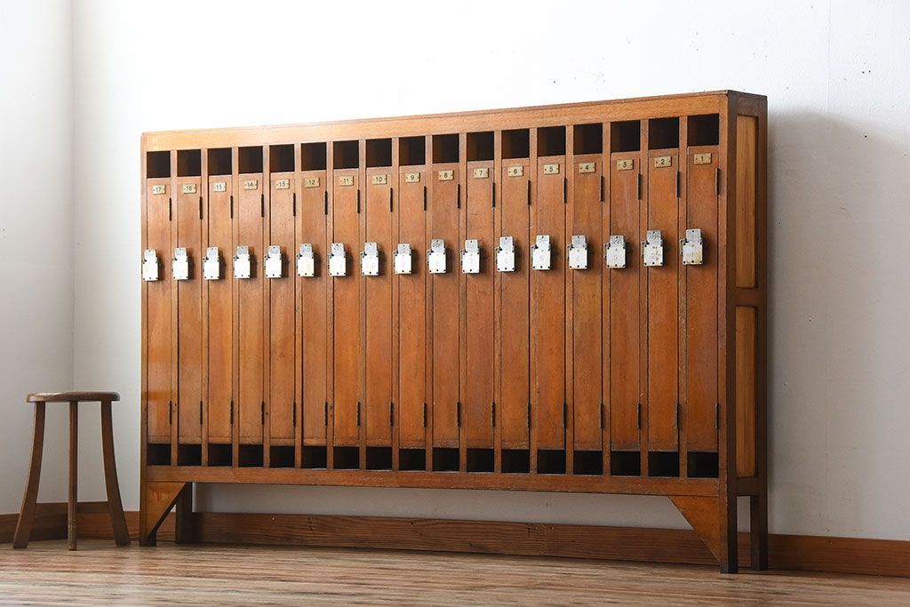 レトロ家具　和製アンティーク　番号付きがレトロかわいい　鍵付き傘立て