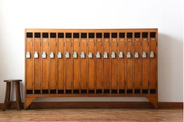 レトロ家具　和製アンティーク　番号付きがレトロかわいい　鍵付き傘立て