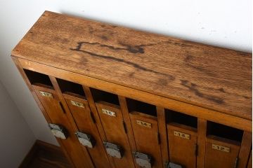 レトロ家具　和製アンティーク　番号付きがレトロかわいい　鍵付き傘立て