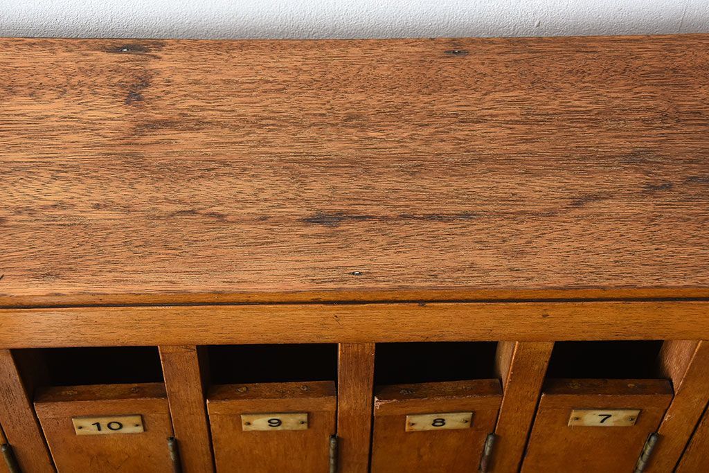 レトロ家具　和製アンティーク　番号付きがレトロかわいい　鍵付き傘立て