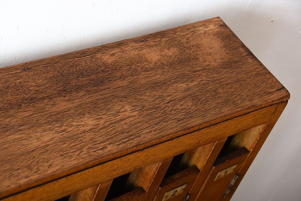 レトロ家具　和製アンティーク　番号付きがレトロかわいい　鍵付き傘立て