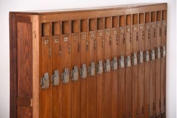 レトロ家具　和製アンティーク　番号付きがレトロかわいい　鍵付き傘立て