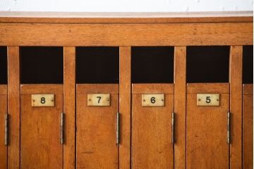 レトロ家具　和製アンティーク　番号付きがレトロかわいい　鍵付き傘立て