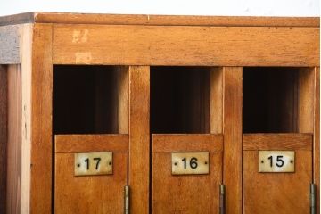 レトロ家具　和製アンティーク　番号付きがレトロかわいい　鍵付き傘立て