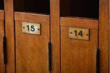 レトロ家具　和製アンティーク　番号付きがレトロかわいい　鍵付き傘立て