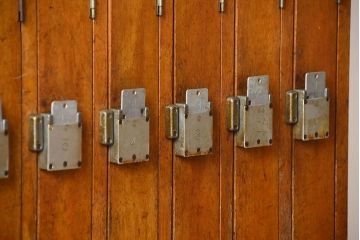 レトロ家具　和製アンティーク　番号付きがレトロかわいい　鍵付き傘立て