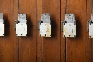 レトロ家具　和製アンティーク　番号付きがレトロかわいい　鍵付き傘立て