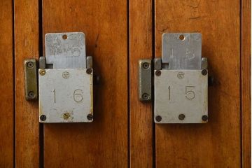 レトロ家具　和製アンティーク　番号付きがレトロかわいい　鍵付き傘立て