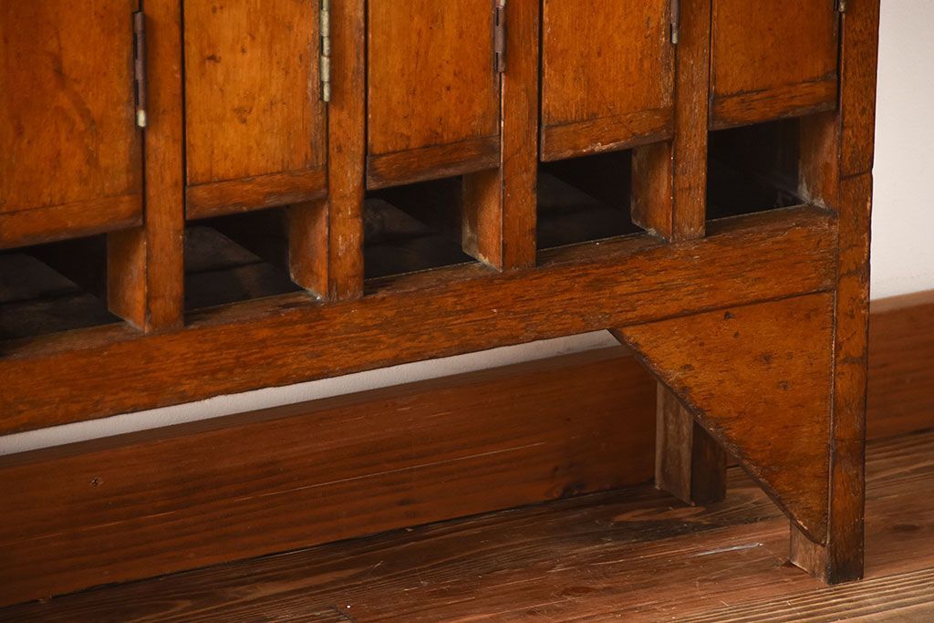 レトロ家具　和製アンティーク　番号付きがレトロかわいい　鍵付き傘立て