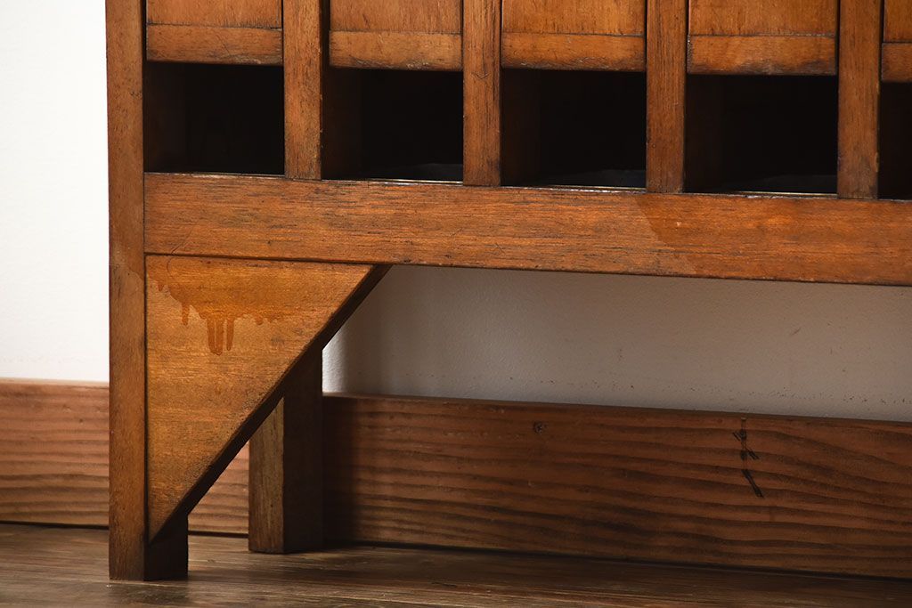 レトロ家具　和製アンティーク　番号付きがレトロかわいい　鍵付き傘立て