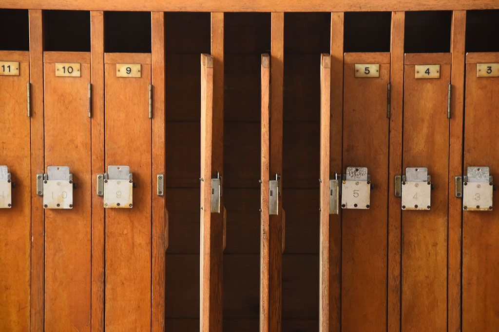 レトロ家具　和製アンティーク　番号付きがレトロかわいい　鍵付き傘立て