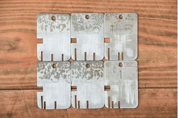 レトロ家具　和製アンティーク　番号付きがレトロかわいい　鍵付き傘立て