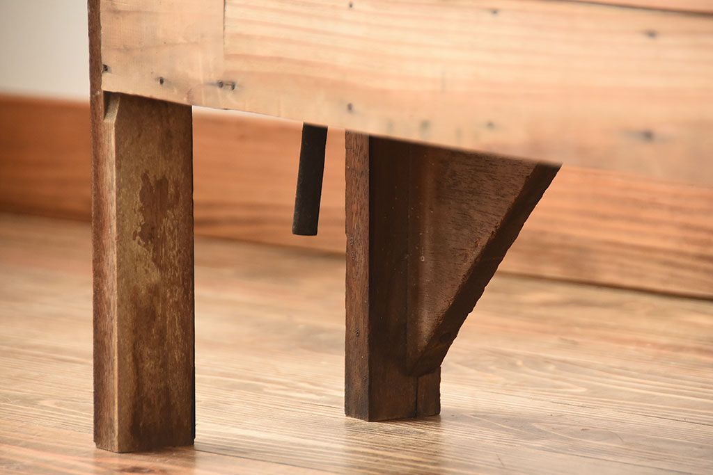 レトロ家具　和製アンティーク　番号付きがレトロかわいい　鍵付き傘立て