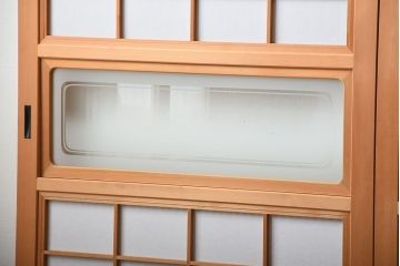 中古美品　木味を楽しめる美しさ　檜・杉材の高級格子戸