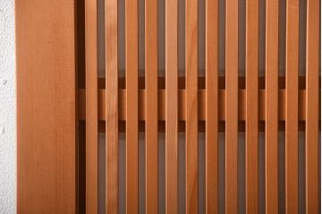 中古美品　木味を楽しむ美しさ　檜・杉材の高級障子格子戸2枚セット
