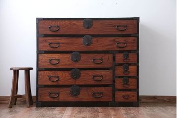 アンティーク家具　古民具・骨董　前面欅材のアンティーク衣装箪笥