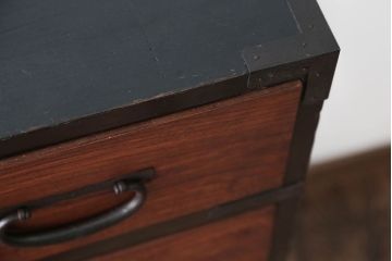 アンティーク家具　古民具・骨董　前面欅材のアンティーク衣装箪笥