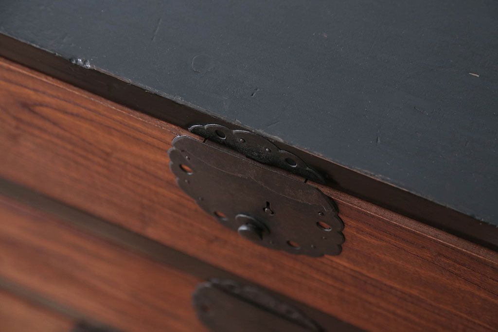 アンティーク家具　古民具・骨董　前面欅材のアンティーク衣装箪笥